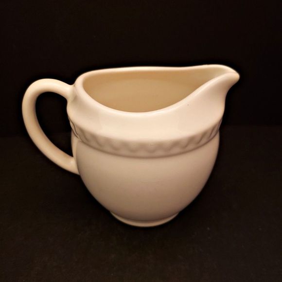 Gail Pittman Creamer Cream Pitcher Southern Living Hospitality Ivory Discontinue - Picture 11 of 12